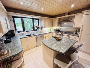 Kitchen Diner- click for photo gallery